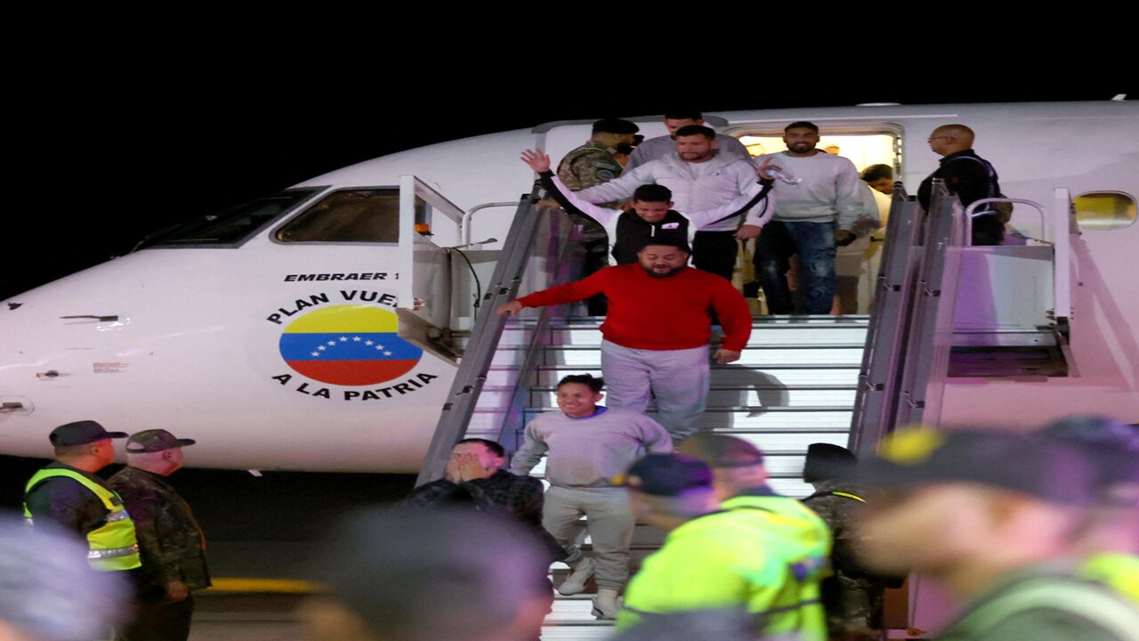 Llegan 252 venezolanos repatriados desde México