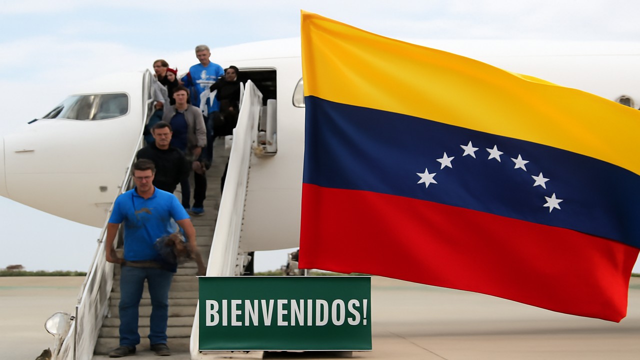 Venezuela recibe a 141 migrantes