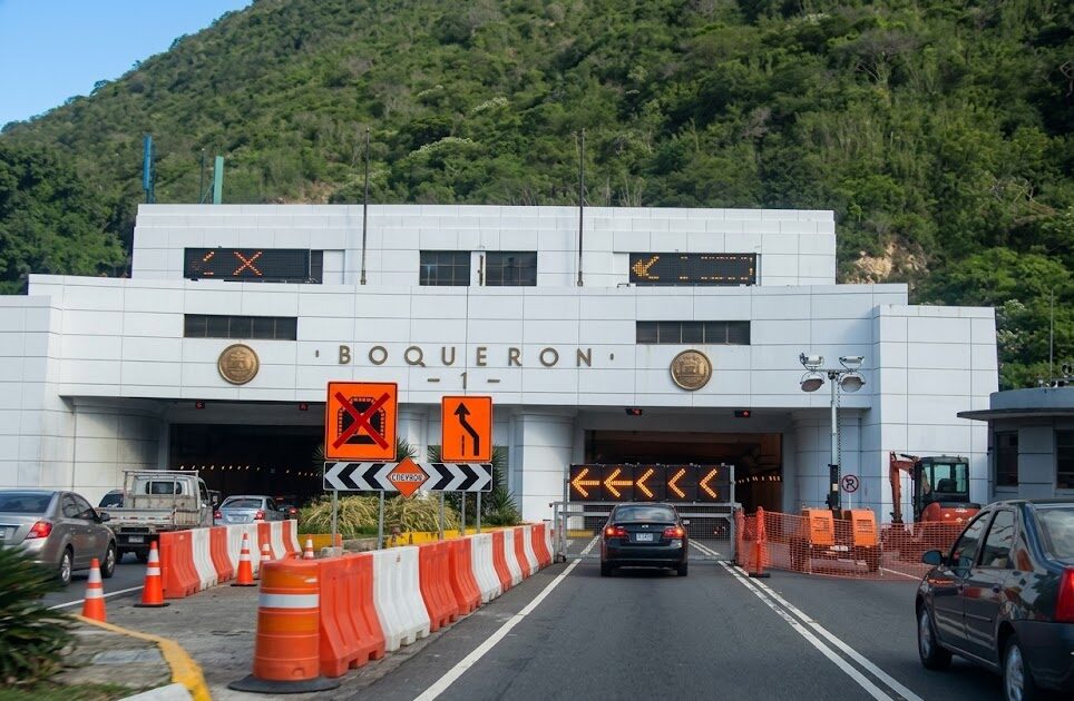 Caracas-La Guaira Cierre parcial
