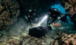 buzos italianos desaparecidos en una cueva submarina de Maldivas