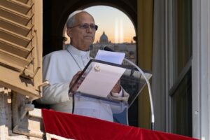 El papa León XIV pide poner fin a la violencia militar